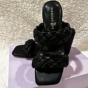 NWOT Steve Madden sandal